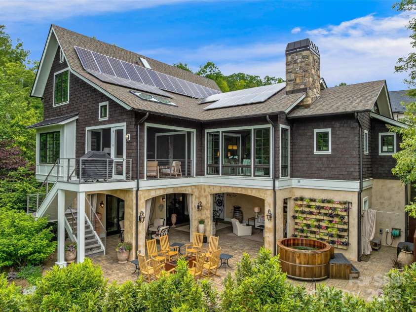 3 Bayonne Trail, Asheville, NC 28804.  MLS# CAR4262687, YatesRealty ID 1556. Connected to nature from all angles