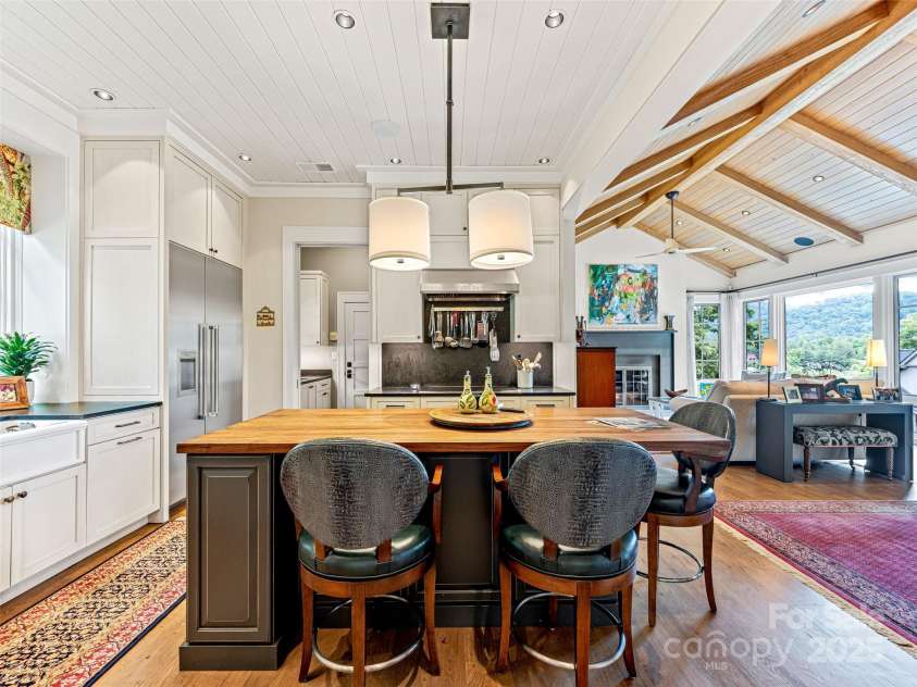 3 Bayonne Trail, Asheville, NC 28804.  MLS# CAR4262687, YatesRealty ID 1556. Friends and family gather here