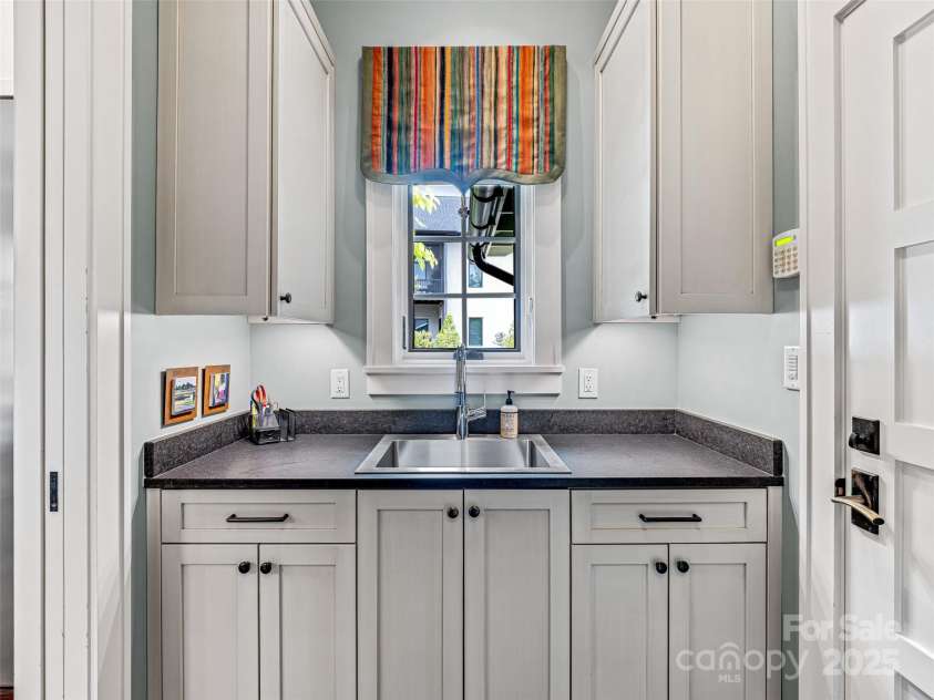 3 Bayonne Trail, Asheville, NC 28804.  MLS# CAR4262687, YatesRealty ID 1556. Large and functional utility room