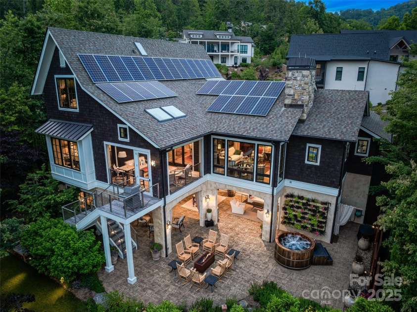 3 Bayonne Trail, Asheville, NC 28804.  MLS# CAR4262687, YatesRealty ID 1556. Unparalleled lifestyle 