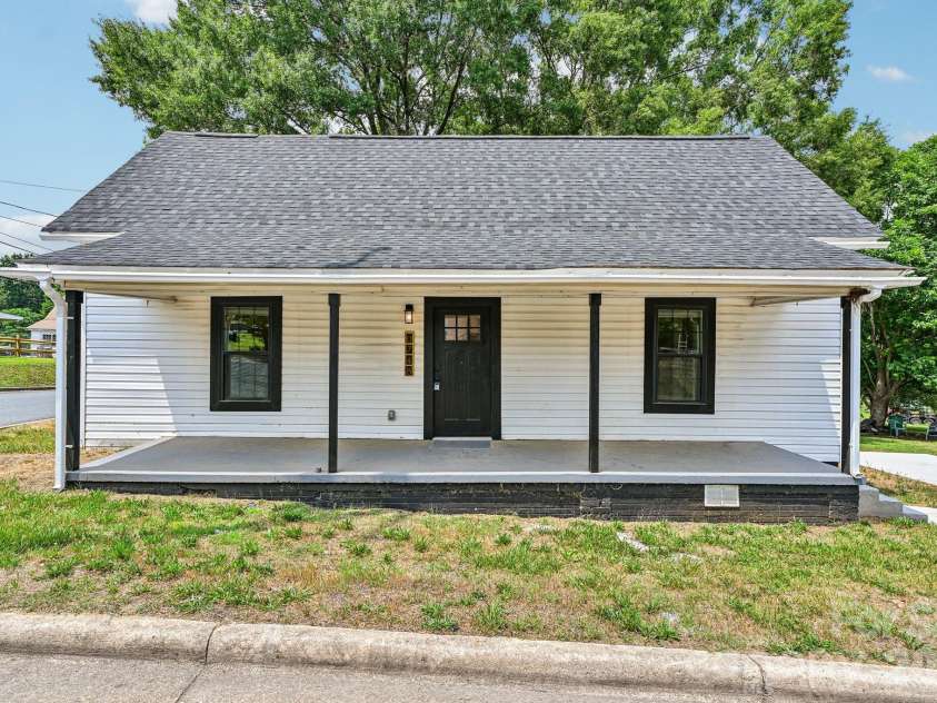 748 Efird Street, Albemarle, NC 28001.  MLS# CAR4392274, YatesRealty ID 1556. 