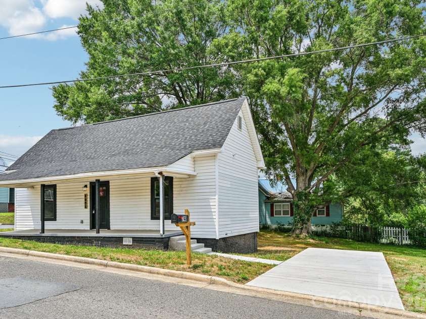748 Efird Street, Albemarle, NC 28001.  MLS# CAR4392274, YatesRealty ID 1556. 