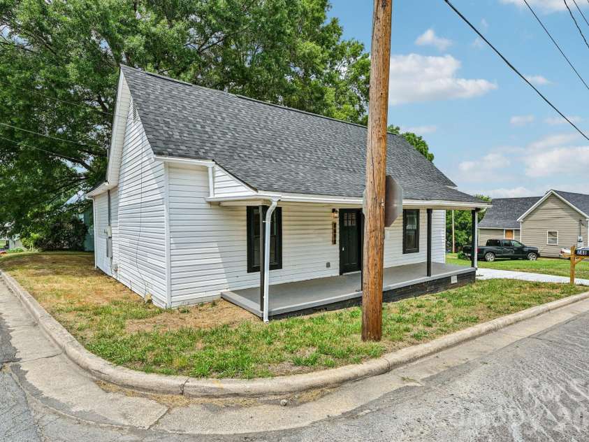 748 Efird Street, Albemarle, NC 28001.  MLS# CAR4392274, YatesRealty ID 1556. 