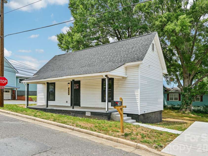 748 Efird Street, Albemarle, NC 28001.  MLS# CAR4392274, YatesRealty ID 1556. 