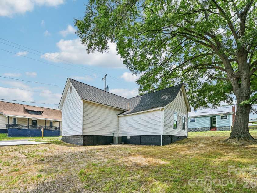 748 Efird Street, Albemarle, NC 28001.  MLS# CAR4392274, YatesRealty ID 1556. 