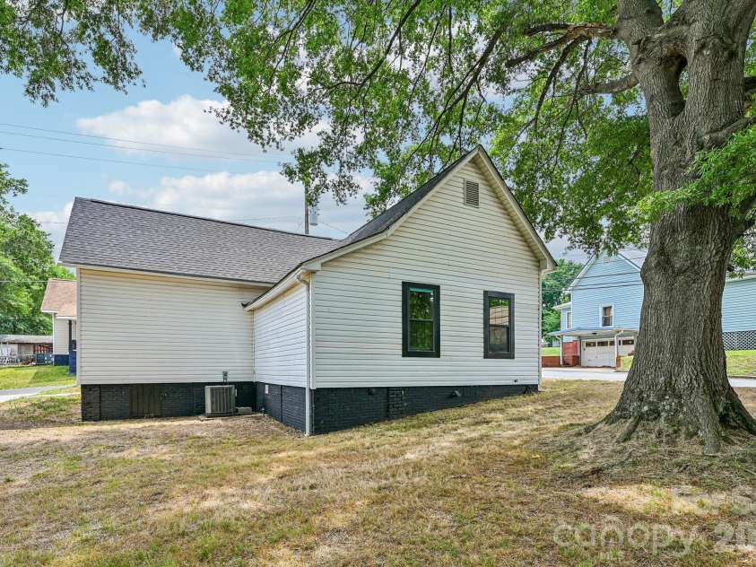 748 Efird Street, Albemarle, NC 28001.  MLS# CAR4392274, YatesRealty ID 1556. 