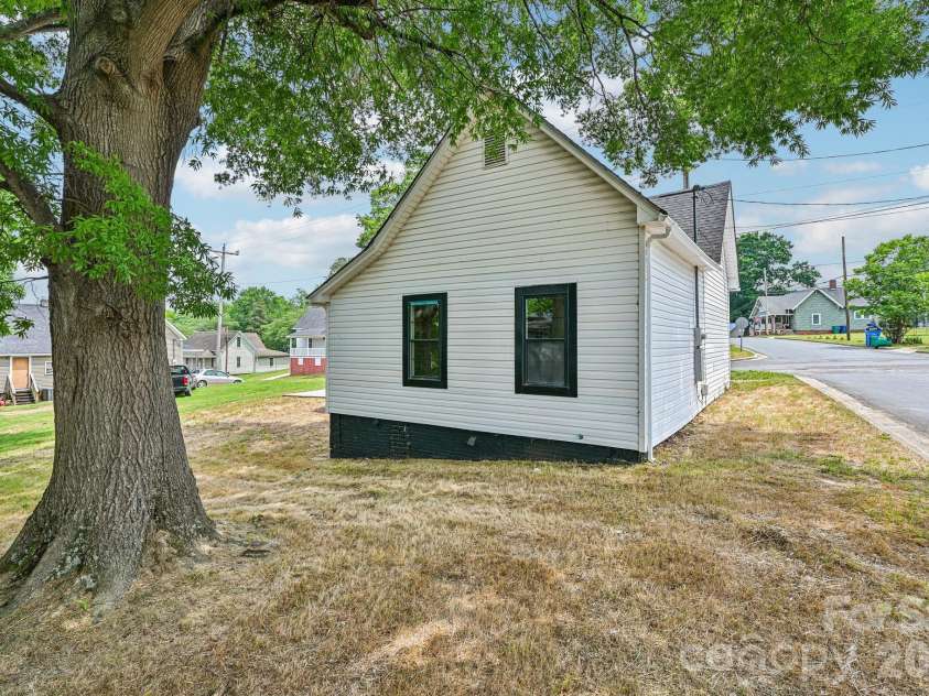 748 Efird Street, Albemarle, NC 28001.  MLS# CAR4392274, YatesRealty ID 1556. 