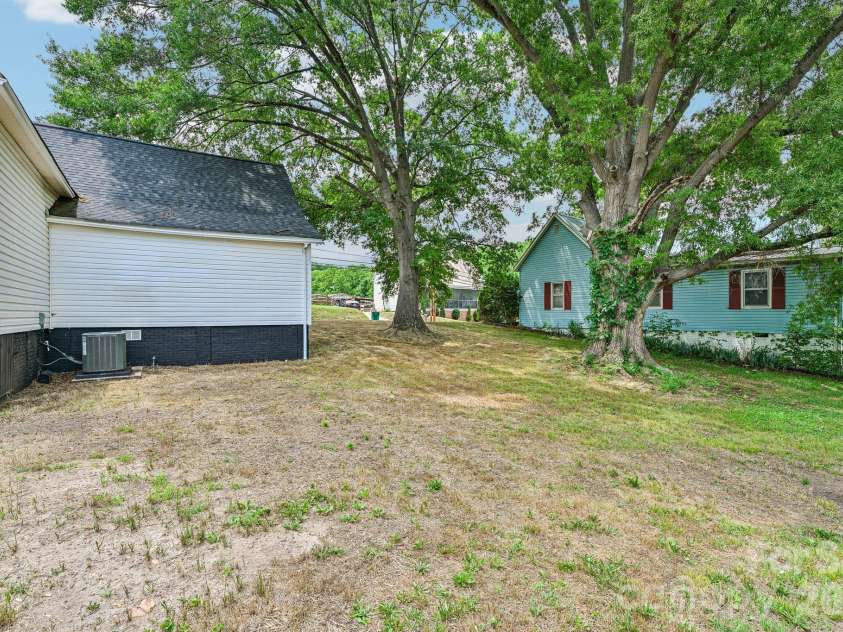748 Efird Street, Albemarle, NC 28001.  MLS# CAR4392274, YatesRealty ID 1556. 