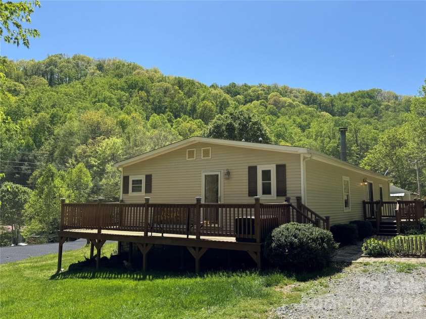 942 Fisher Branch Road, Marshall, NC 28753.  MLS# CAR4373818, YatesRealty ID 15560. 