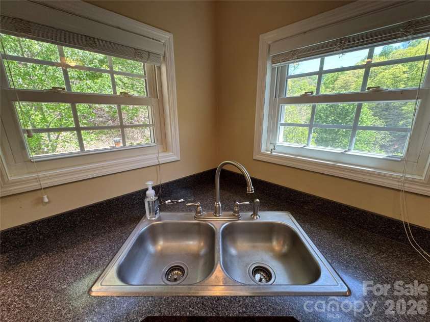 942 Fisher Branch Road, Marshall, NC 28753.  MLS# CAR4373818, YatesRealty ID 15560. 