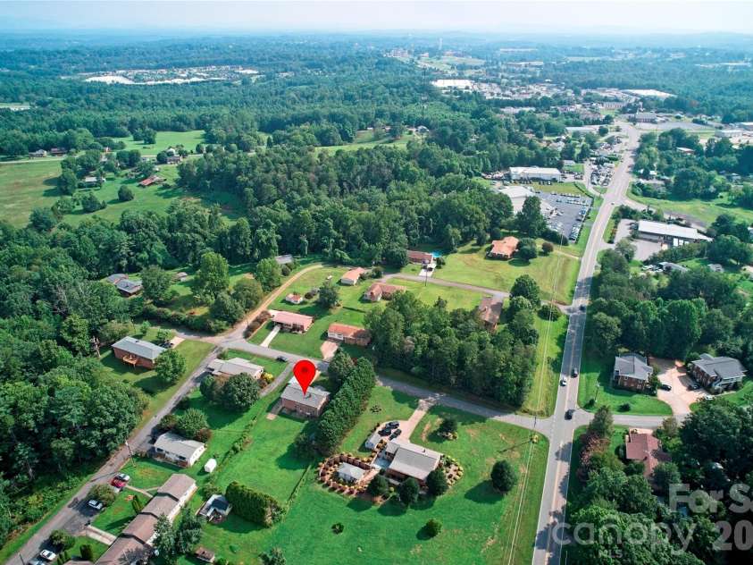 103 Regina Drive, Morganton, NC 28655.  MLS# CAR4365364, YatesRealty ID 15561. 