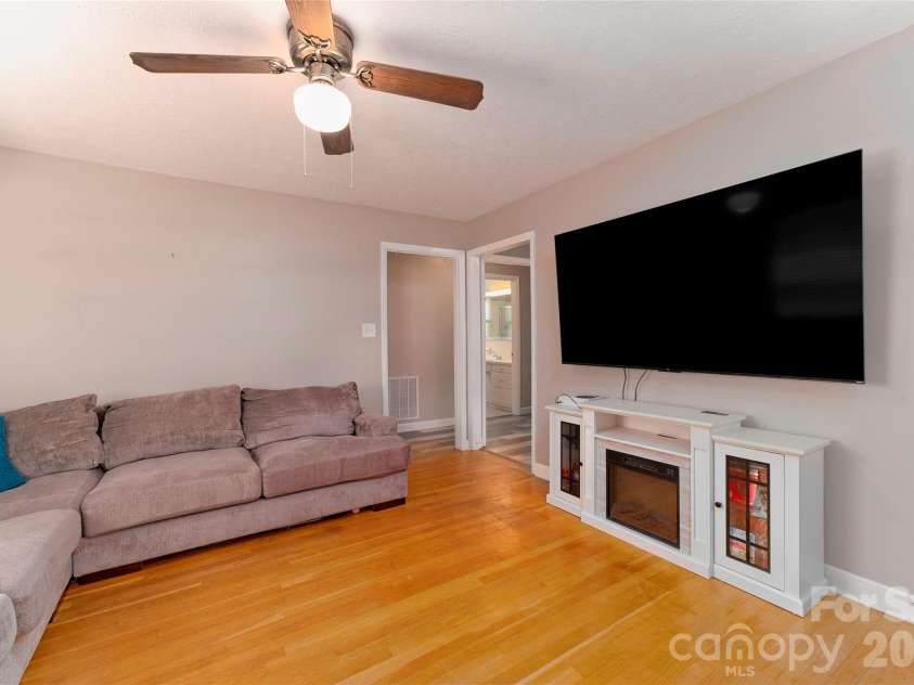 103 Regina Drive, Morganton, NC 28655.  MLS# CAR4365364, YatesRealty ID 15561. 