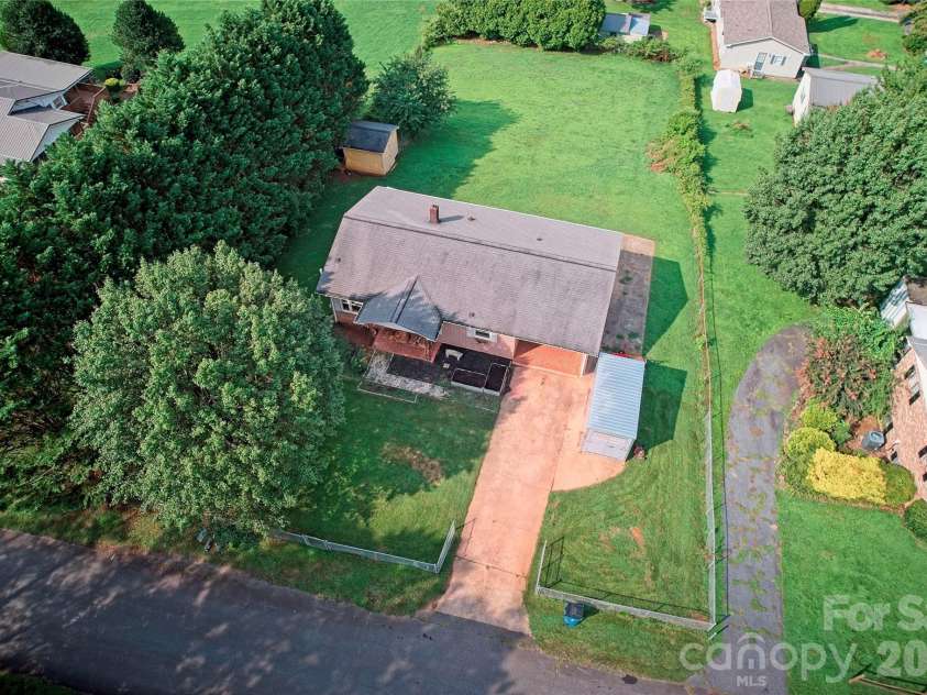 103 Regina Drive, Morganton, NC 28655.  MLS# CAR4365364, YatesRealty ID 15561. 