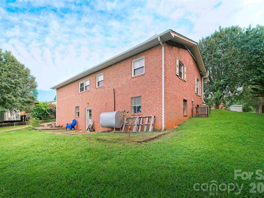103 Regina Drive, Morganton, NC 28655.  MLS# CAR4365364, YatesRealty ID 15561. 