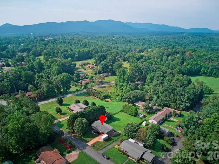 103 Regina Drive, Morganton, NC 28655.  MLS# CAR4365364, YatesRealty ID 15561. 