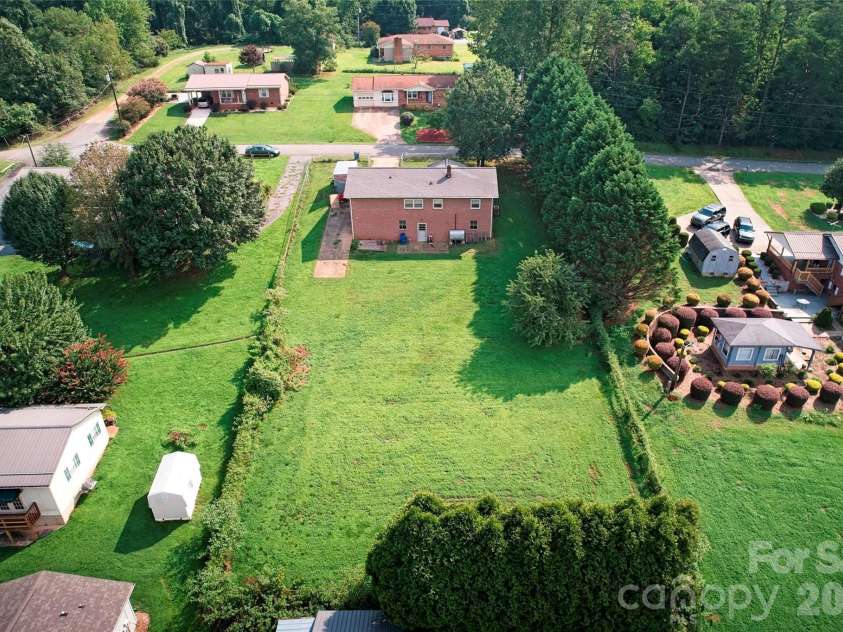 103 Regina Drive, Morganton, NC 28655.  MLS# CAR4365364, YatesRealty ID 15561. 