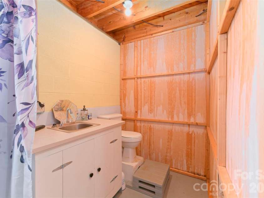 103 Regina Drive, Morganton, NC 28655.  MLS# CAR4365364, YatesRealty ID 15561. 