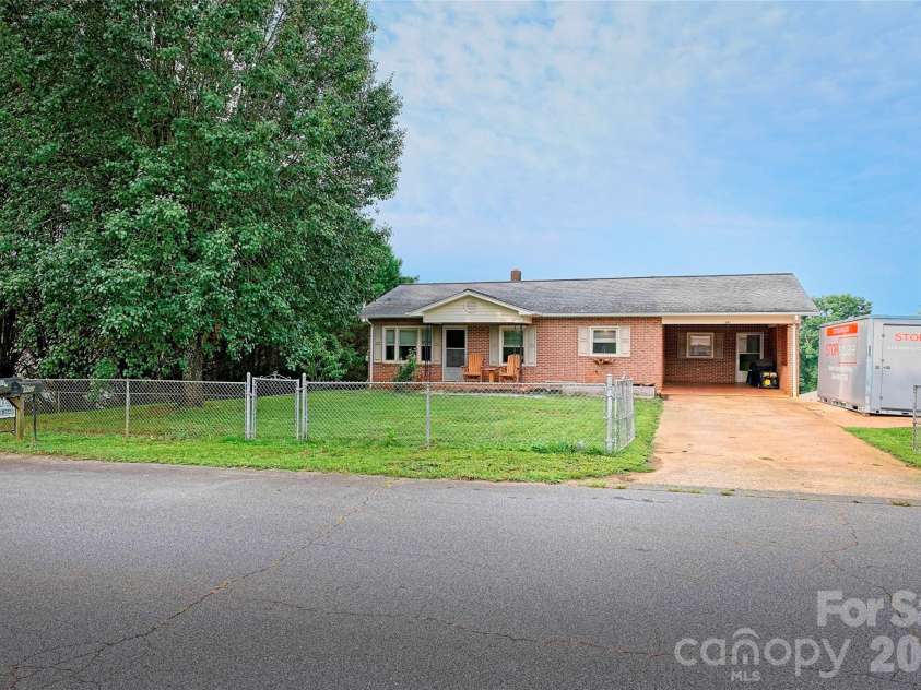 103 Regina Drive, Morganton, NC 28655.  MLS# CAR4365364, YatesRealty ID 15561. 