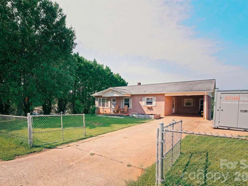 103 Regina Drive, Morganton, NC 28655.  MLS# CAR4365364, YatesRealty ID 15561. 