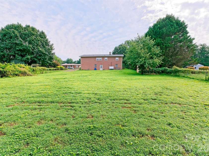 103 Regina Drive, Morganton, NC 28655.  MLS# CAR4365364, YatesRealty ID 15561. 
