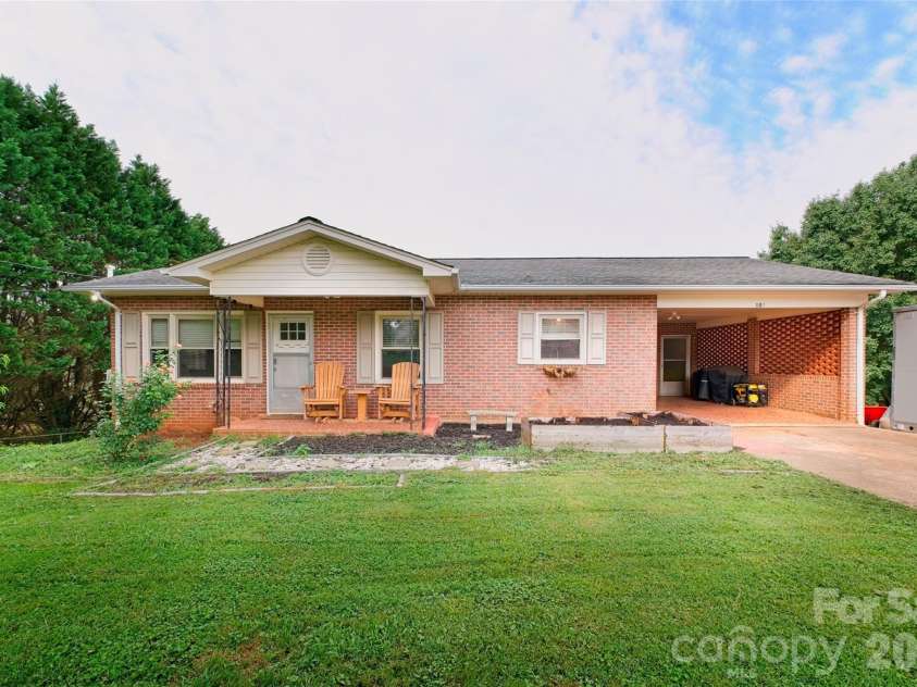 103 Regina Drive, Morganton, NC 28655.  MLS# CAR4365364, YatesRealty ID 15561. 