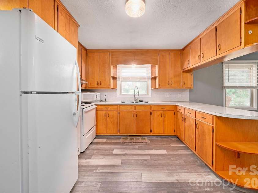 103 Regina Drive, Morganton, NC 28655.  MLS# CAR4365364, YatesRealty ID 15561. 