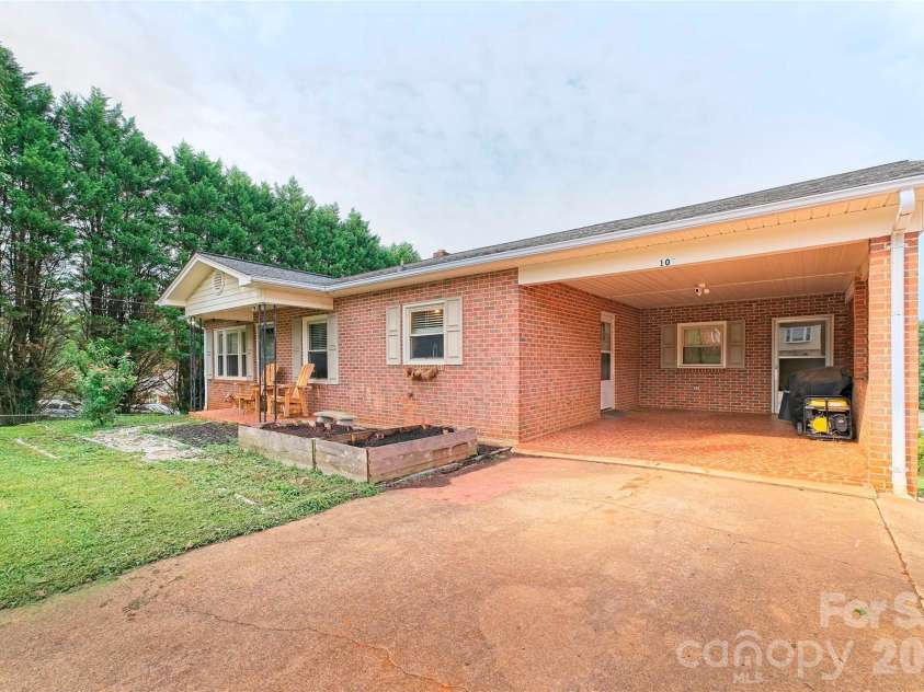 103 Regina Drive, Morganton, NC 28655.  MLS# CAR4365364, YatesRealty ID 15561. 