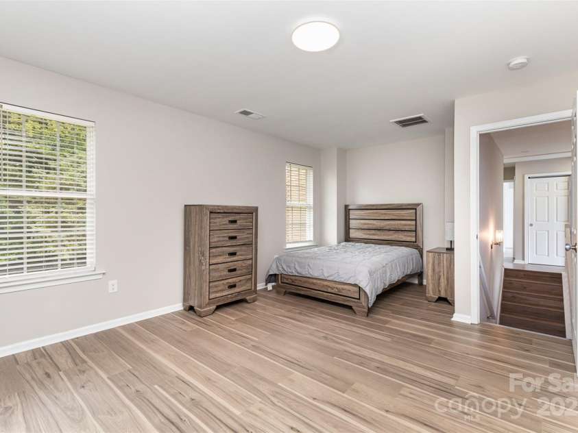 6608 Pattonsburg Drive, Charlotte, NC 28213.  MLS# CAR4260282, YatesRealty ID 15561. Bonus Room
