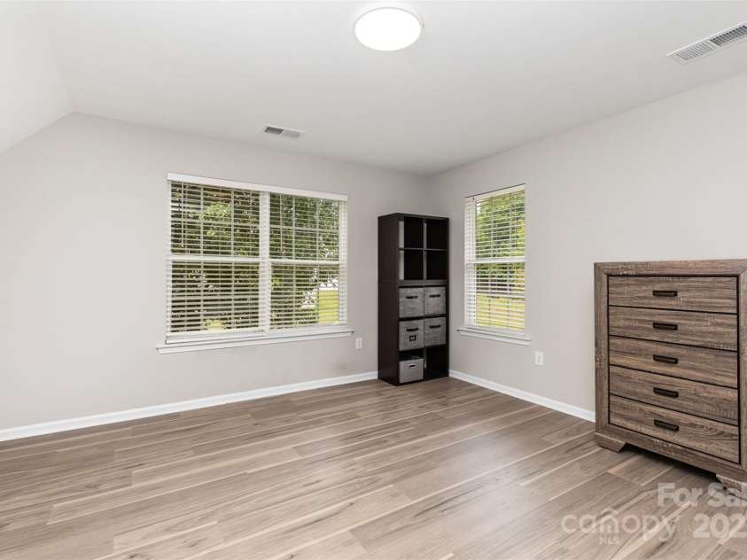 6608 Pattonsburg Drive, Charlotte, NC 28213.  MLS# CAR4260282, YatesRealty ID 15561. Bonus Room