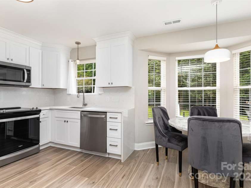 6608 Pattonsburg Drive, Charlotte, NC 28213.  MLS# CAR4260282, YatesRealty ID 15561. Kitchen and Breakfast Area