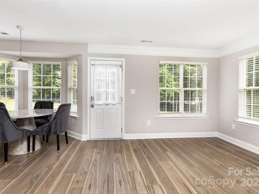 6608 Pattonsburg Drive, Charlotte, NC 28213.  MLS# CAR4260282, YatesRealty ID 15561. Living and Breakfast Area