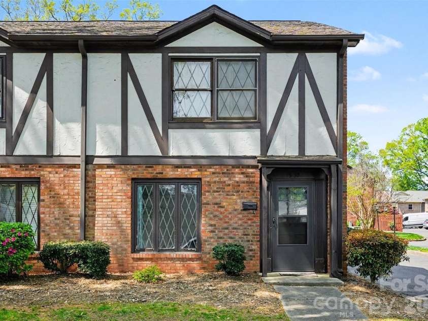1535 Lansdale Drive, Charlotte, NC 28205.  MLS# CAR4362757, YatesRealty ID 15562. 