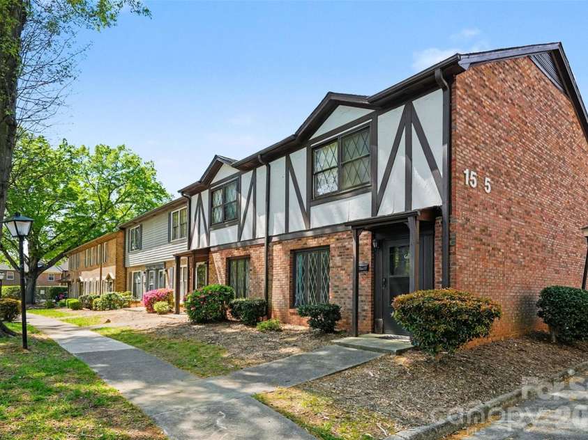 1535 Lansdale Drive, Charlotte, NC 28205.  MLS# CAR4362757, YatesRealty ID 15562. 