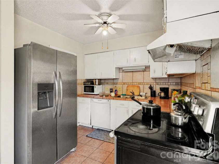 1535 Lansdale Drive, Charlotte, NC 28205.  MLS# CAR4362757, YatesRealty ID 15562. 
