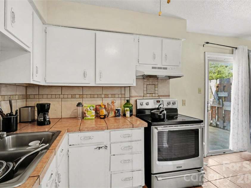 1535 Lansdale Drive, Charlotte, NC 28205.  MLS# CAR4362757, YatesRealty ID 15562. 
