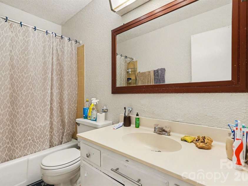 1535 Lansdale Drive, Charlotte, NC 28205.  MLS# CAR4362757, YatesRealty ID 15562. 
