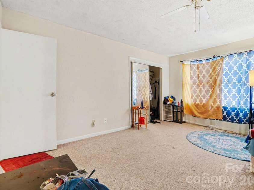 1535 Lansdale Drive, Charlotte, NC 28205.  MLS# CAR4362757, YatesRealty ID 15562. 