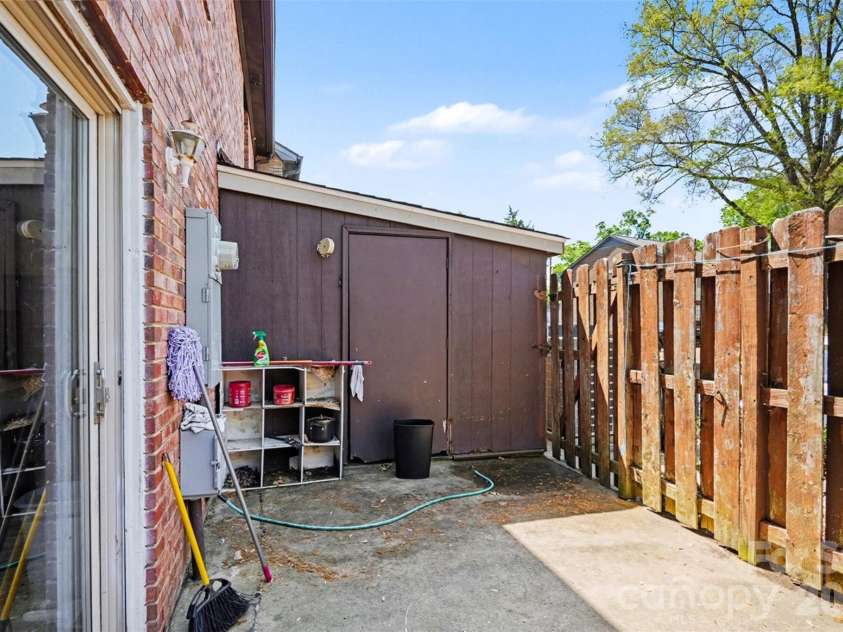 1535 Lansdale Drive, Charlotte, NC 28205.  MLS# CAR4362757, YatesRealty ID 15562. 