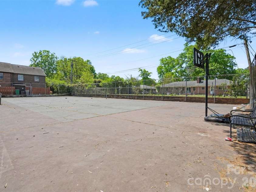 1535 Lansdale Drive, Charlotte, NC 28205.  MLS# CAR4362757, YatesRealty ID 15562. 