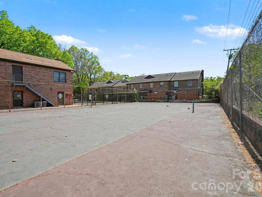 1535 Lansdale Drive, Charlotte, NC 28205.  MLS# CAR4362757, YatesRealty ID 15562. 