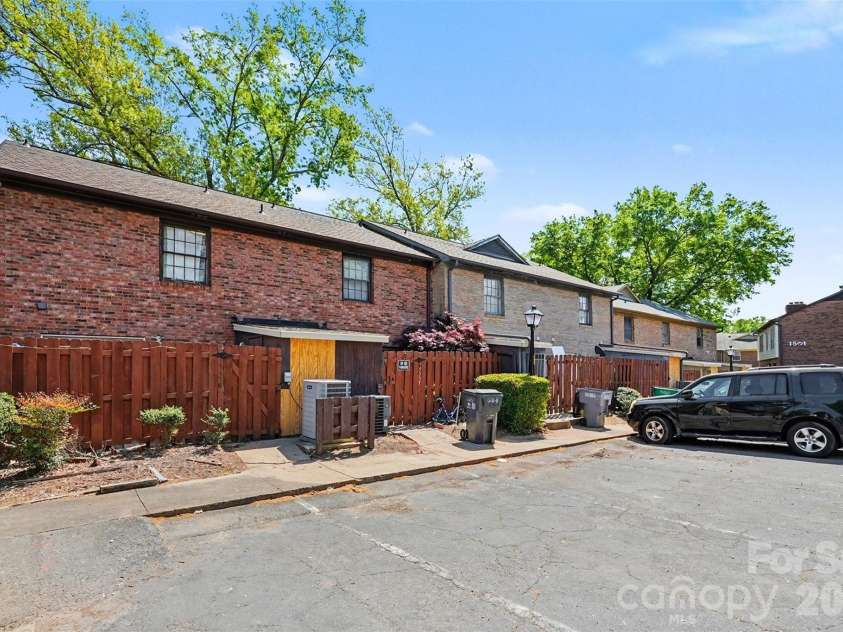 1535 Lansdale Drive, Charlotte, NC 28205.  MLS# CAR4362757, YatesRealty ID 15562. 