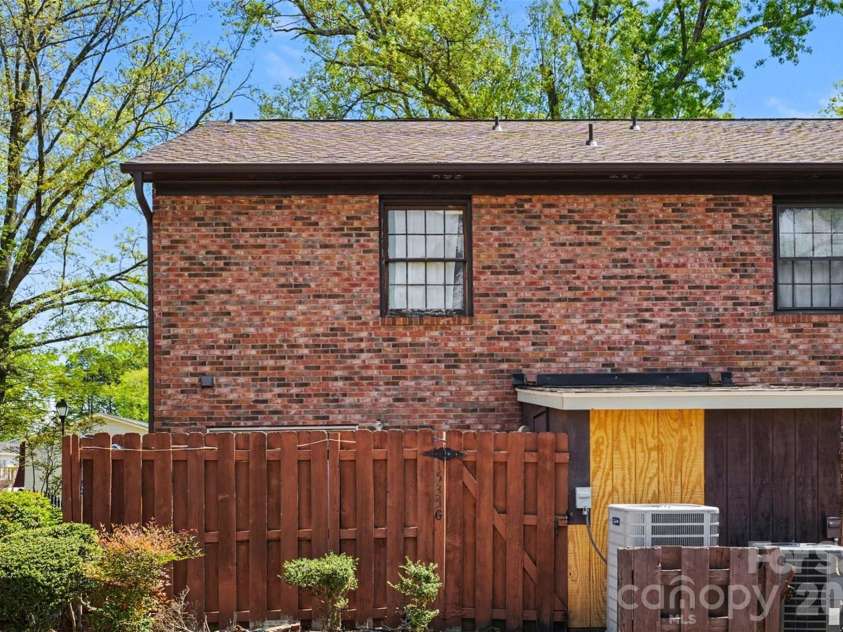 1535 Lansdale Drive, Charlotte, NC 28205.  MLS# CAR4362757, YatesRealty ID 15562. 