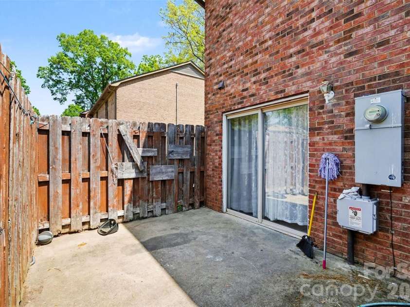 1535 Lansdale Drive, Charlotte, NC 28205.  MLS# CAR4362757, YatesRealty ID 15562. 