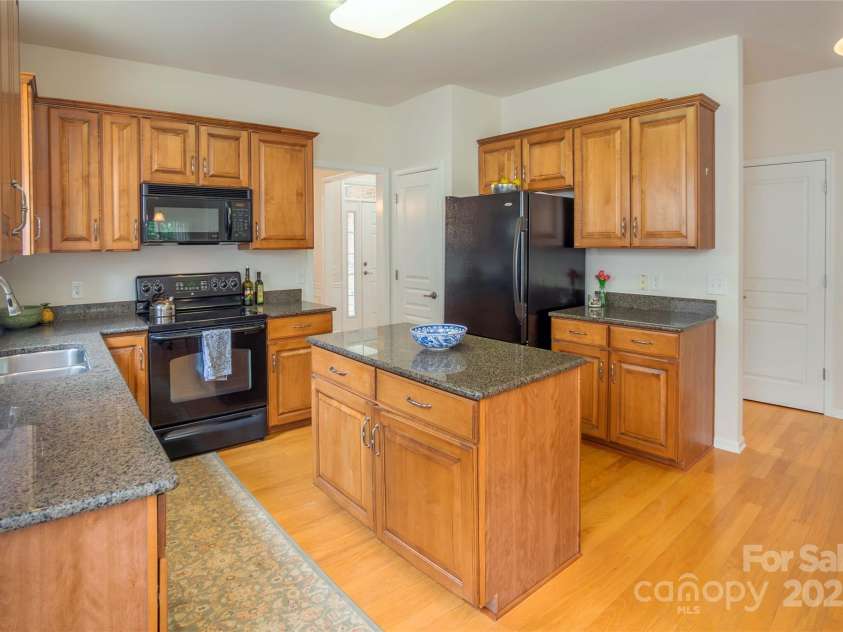 6310 Highland Commons Road, Charlotte, NC 28269.  MLS# CAR4257326, YatesRealty ID 15562. 