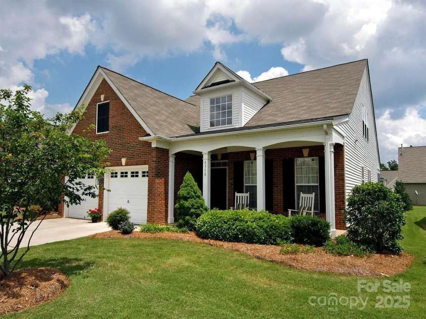 6310 Highland Commons Road, Charlotte, NC 28269.  MLS# CAR4257326, YatesRealty ID 15562. Side front Main