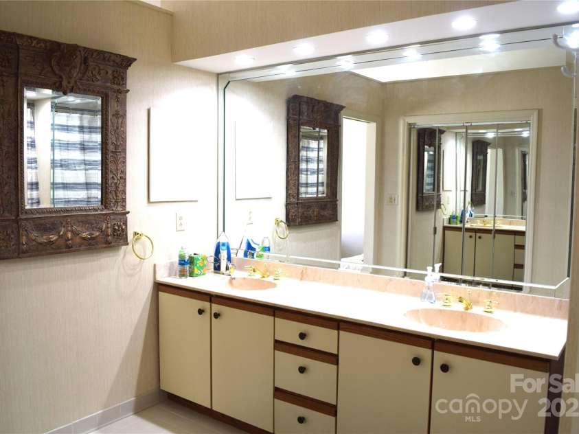 100 Meadowind Court, Waynesville, NC 28786.  MLS# CAR4246953, YatesRealty ID 15563. 