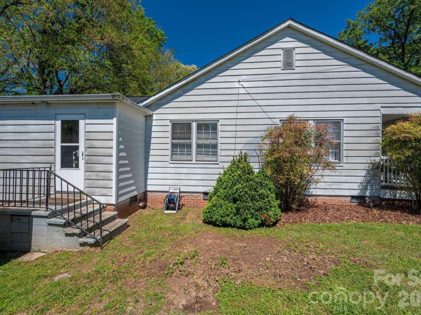 515 Polkville Road, Shelby, NC 28150.  MLS# CAR4367669, YatesRealty ID 15563. 