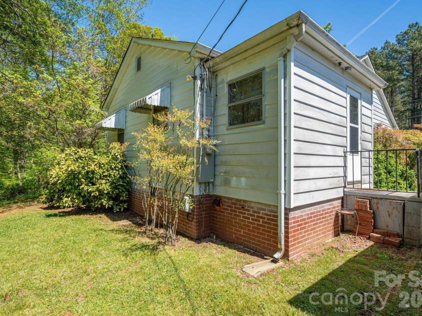 515 Polkville Road, Shelby, NC 28150.  MLS# CAR4367669, YatesRealty ID 15563. 