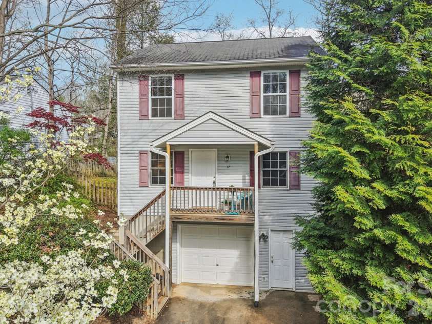 17 Castle Street, Asheville, NC 28803.  MLS# CAR4364977, YatesRealty ID 15564. 