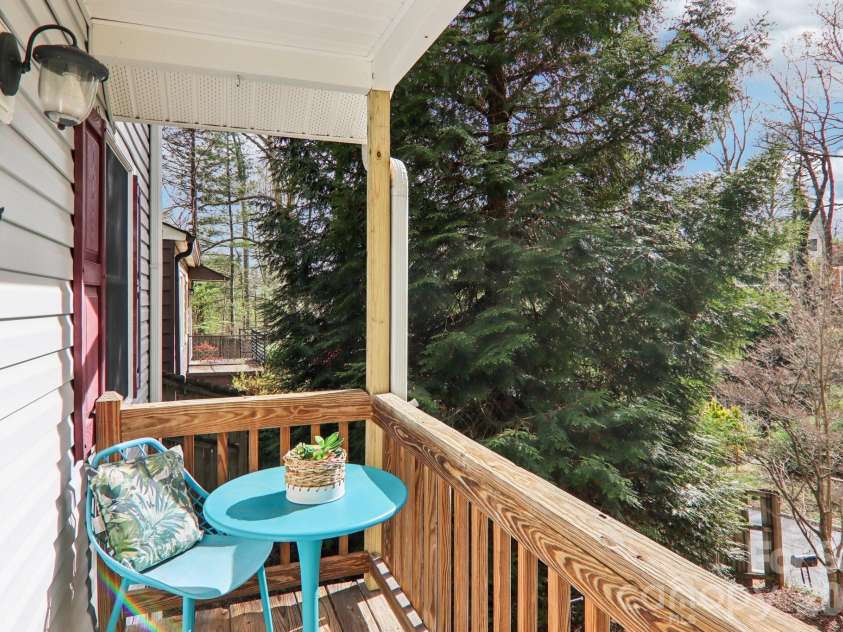 17 Castle Street, Asheville, NC 28803.  MLS# CAR4364977, YatesRealty ID 15564. 